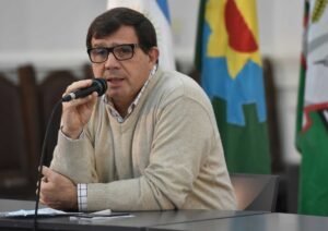 Pablo Acrogliano informó sobre 188 casos confirmados de COVID-19 y reforzó medidas preventivas.