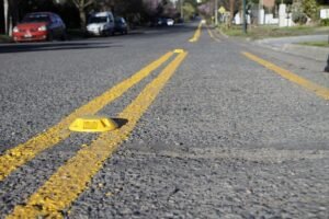 Demarcación de ciclovía en 19 de Mayo con corte de calzada programado para este miércoles.