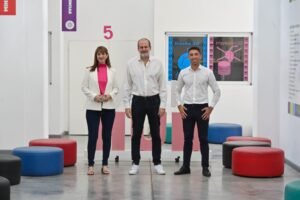 Se presentaron los cursos de formación 2026 de Bahía Hub con énfasis en inteligencia artificial e innovación tecnológica.