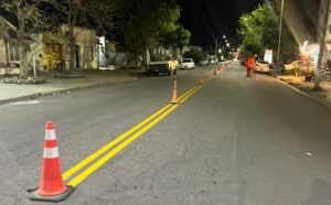 Demarcación de doble línea amarilla en calle Ecuador desde el domingo a las 22 horas hasta madrugada del lunes.