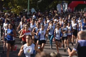 Más de mil personas participaron en la Carrera y Caminata de la Mujer 'Homenaje a Elsa Strizzi' en el parque de Mayo. Paula Herrera ganó la competencia principal