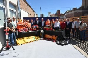 Defensa Civil bahiense recibió equipamiento de rescate mediante campaña Solidarios por Bahía de Cooperativa Obrera.