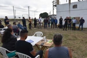 El intendente y su equipo de gobierno se reunieron con vecinos del barrio Cooperación II para fortalecer emprendedurismo mediante capacitación