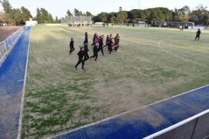 Inicia la Liga Municipal de Hockey Barrial con participación de seis equipos de diferentes barrios.