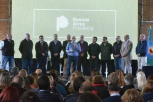 Más de 800 personas participaron en la Mesa Distrital de Educación para analizar políticas educativas provinciales y avances en infraestructura escolar.