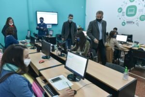 Héctor Gay reconoció el trabajo del centro de monitoreo epidemiológico en Villa Mitre.