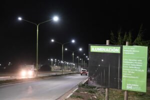 Se inauguró una obra de iluminación LED en calle Necochea entre Cambaceres y Newbery