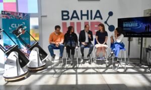Lanzamiento del Observatorio Astronómico Universo Hub en el Centro de Innovación Bahía Hub con equipamiento tecnológico.