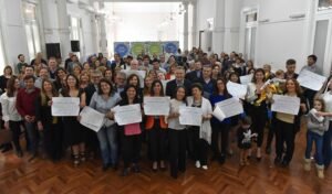 Se entregaron diplomas a egresados de la Diplomatura en Asuntos Municipales y Gestión Local.