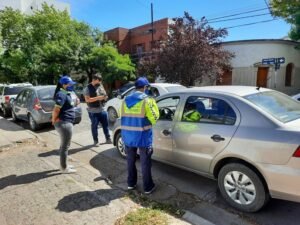 Secuestro de vehículo por transporte ilegal de pasajeros (Uber) en Bahía Blanca. Operativos intensivos de la Dirección de Ordenamiento Urbano con DDI. Sanciones monetarias