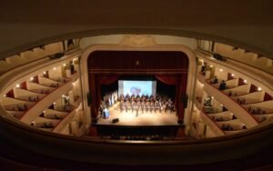 El Teatro Municipal celebra 107 años iniciando obras de mejora de infraestructura contra incendios y seguridad.