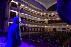 El Teatro Municipal reabrió al público con una ceremonia encabezada por el intendente Héctor Gay