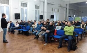 Agentes municipales participaron en capacitación sobre primeros auxilios y conducción segura.