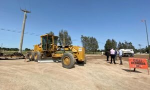 Intendente Gay recorrió obras de pavimentación en cinco cuadras de Fragata Sarmiento con inversión de 17 millones.