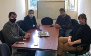 El secretario de Movilidad Urbana y el presidente de Bahía Transporte SAPEM se reunieron con autoridades nacionales para solicitar incremento de subsidios y regularización de deuda del fondo compensador. Se realizará nueva reunión con UTA