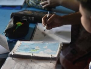 La Municipalidad ofrece talleres gratuitos de acompañamiento pedagógico para estudiantes de primario y secundario en diferentes espacios comunitarios de la ciudad. Los talleres se dictan en horarios matutinos y vespertinos en delegaciones del Noroeste y Harding Green.