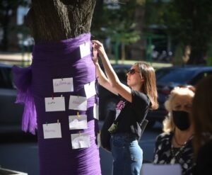 Desde el Municipio se llevó a cabo una actividad de concientización y visibilización en adhesión al Día Internacional de la Mujer. En la vereda del Palacio Municipal
