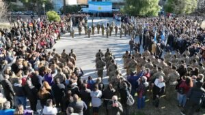 Susbielles presidió acto del Día de la Bandera en plaza Rivadavia
