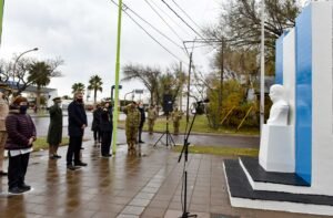 El intendente Gay encabezó acto oficial por el Día de la Bandera conmemorando 200 años de Belgrano.