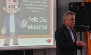 El intendente Héctor Gay participó del acto oficial por el Día del Maestro destacando la importancia de la educación.