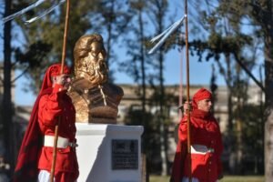 Se realizará el acto oficial para conmemorar el 202° aniversario del fallecimiento del General Martín Miguel de Güemes con la tradicional 'Guardia Bajo las Estrellas' en el busto ubicado en parque de Mayo