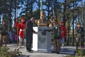 Se realizó ceremonia en Parque de Mayo por el Día de la Libertad Latinoamericana con presencia del intendente Héctor Gay