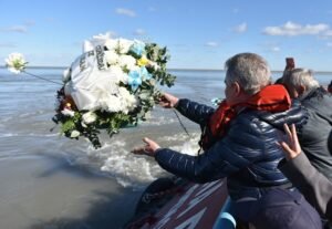 Bahía Blanca conmemoró los 40 años de la Guerra de Malvinas con actos en el puerto que incluyeron embarque