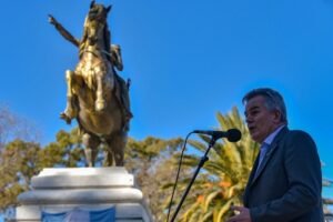 Se realizó ceremonia en homenaje al general San Martín con autoridades municipales y provinciales.