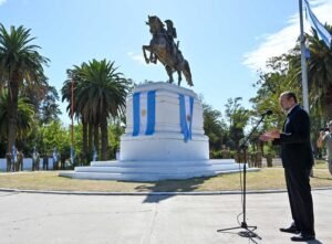 Bahía Blanca conmemoró el 246° aniversario del natalicio del General José de San Martín.