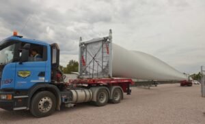 Mañana comienza el traslado de componentes de aerogeneradores hacia parque eólico Corti II desde puerto Galván. El operativo recorrerá calle 18 de Julio