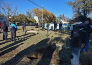 Bahía Blanca conmemoró los 118 años de Cabildo con la inauguración de tareas en la plazoleta Primeros Pobladores. El proyecto incluye un mural participativo que recopila la historia de la localidad a través de testimonios de vecinos