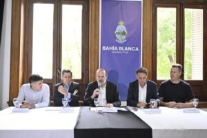Susbielles anuncia $3 mil millones en pavimentación y luminarias para Bahía Blanca. Obras comienzan en abril.