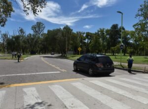 Se habilitó la circulación vehicular en Parque de Mayo priorizando la seguridad peatonal. Calle Urquiza de doble mano con ciclovía