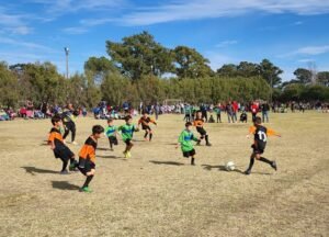 La Municipalidad abrió las inscripciones para la temporada 2023 de la Liga Municipal de Fútbol. Las planillas pueden entregarse hasta el 15 de marzo en la oficina de Deportes. Participan categorías Baby 1 y 2