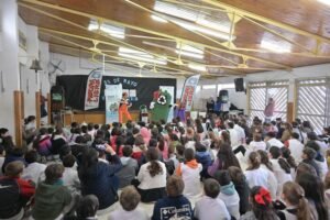 Bahía Recicla capacitó a 3186 alumnos en 17 escuelas sobre reciclaje