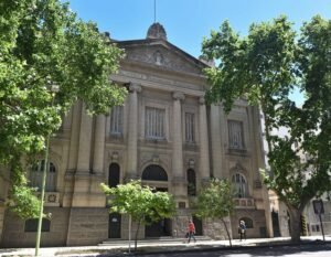 El Teatro Municipal presenta una agenda cultural destacada con el Ballet Folklórico Hueney celebrando 10 años