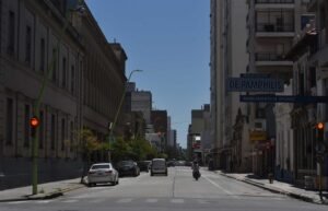 Completada la repavimentación de Rondeau entre Vieytes y Estomba con inversión de 11 millones de pesos. Tránsito liviano ya circula; transporte público y pesado desde el miércoles 8 de diciembre. Se mantienen desvíos de colectivos hasta entonces.