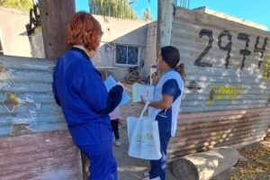 El municipio ejecuta el programa 'Casa x Casa – Invierno sin Bronquiolitis' con 38 equipos interdisciplinarios que realizan visitas domiciliarias a familias con menores de 12 meses. El objetivo es prevenir y detectar precozmente infecciones respiratorias agudas