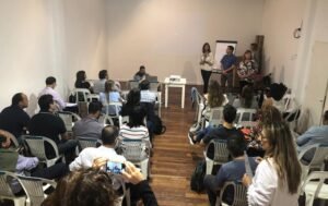 Agentes municipales participan de capacitación en gestión digital e innovación en el Museo de Arte Contemporáneo.