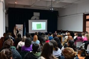 La Subsecretaría de Niñez realizó una jornada de capacitación sobre nutrición infantil para programas municipales de cuidado.