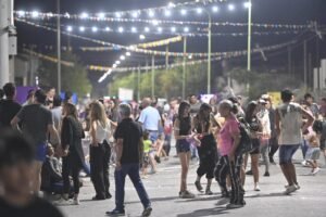 Continúan encuentros del Carnaval 2024 con murgas y corsos en distintos barrios de Bahía Blanca durante febrero y marzo.
