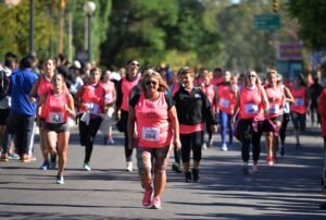 Se cierra Avenida Alem mañana por la Carrera de la Mujer con desvíos en líneas de colectivos.