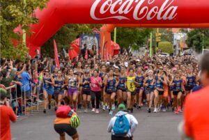 Se realizó la Carrera de la Mujer con participación masiva y donación solidaria.