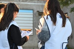 Programa Casa por Casa visitó 95 domicilios en primera semana detectando necesidades sanitarias en menores.
