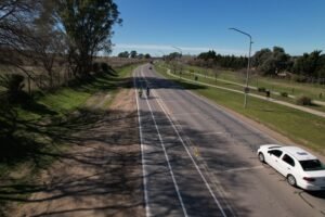 Finalización de ciclovía de 2.7 km en camino de la Carrindanga con 3.5 metros de ancho. Proyecto de seguridad vial y descongestión de tránsito con inversión de 19 millones de pesos.