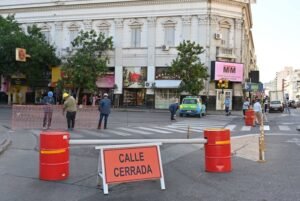 Cortes de calles programados y cambios en recorridos de colectivos por obras municipales.