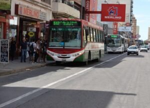 La línea 517 habilitó nuevos puntos de ascenso y descenso en Castelli y Terrada.