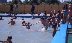 Se inauguró la temporada estival de colonias municipales de verano con 2 mil inscriptos. Actividades de natación