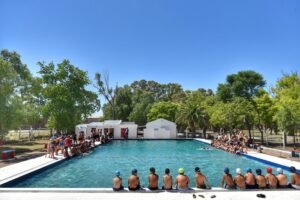 Se abre convocatoria para enfermeras/os y guardavidas en las Colonias Municipales de Verano 2022-23. Los interesados deben presentar CV en Drago 45 (Torre del Bicentenario) de lunes a viernes de 8:30 a 13 horas.