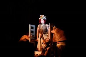 Presentación de 'Pluma y la Tempestad' de la Comedia Municipal con entrada gratuita hoy a las 18 hs en Varietté.